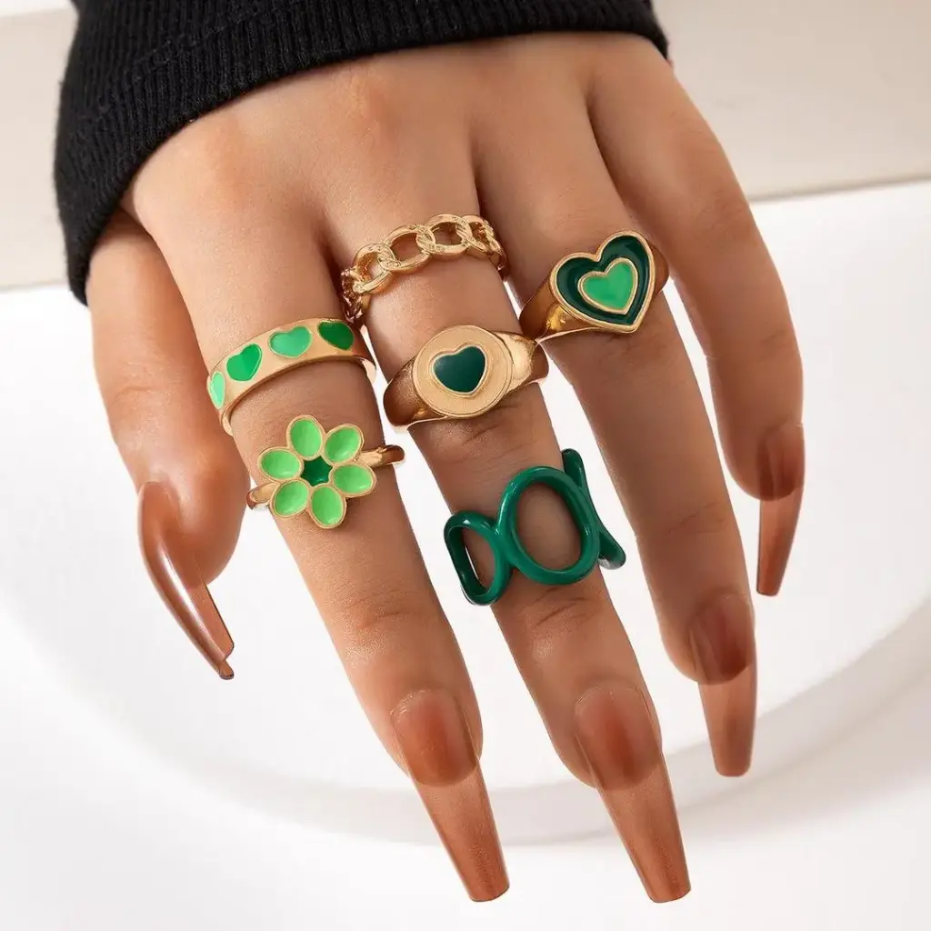 6 Pcs Set of Gold Rings with White Daisy Flower & Green Stones – Alloy Rings for Women